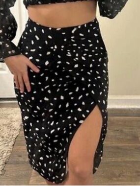 Abercrombie & Fitch Black & White Front Split-Slit Midi Skirt Small